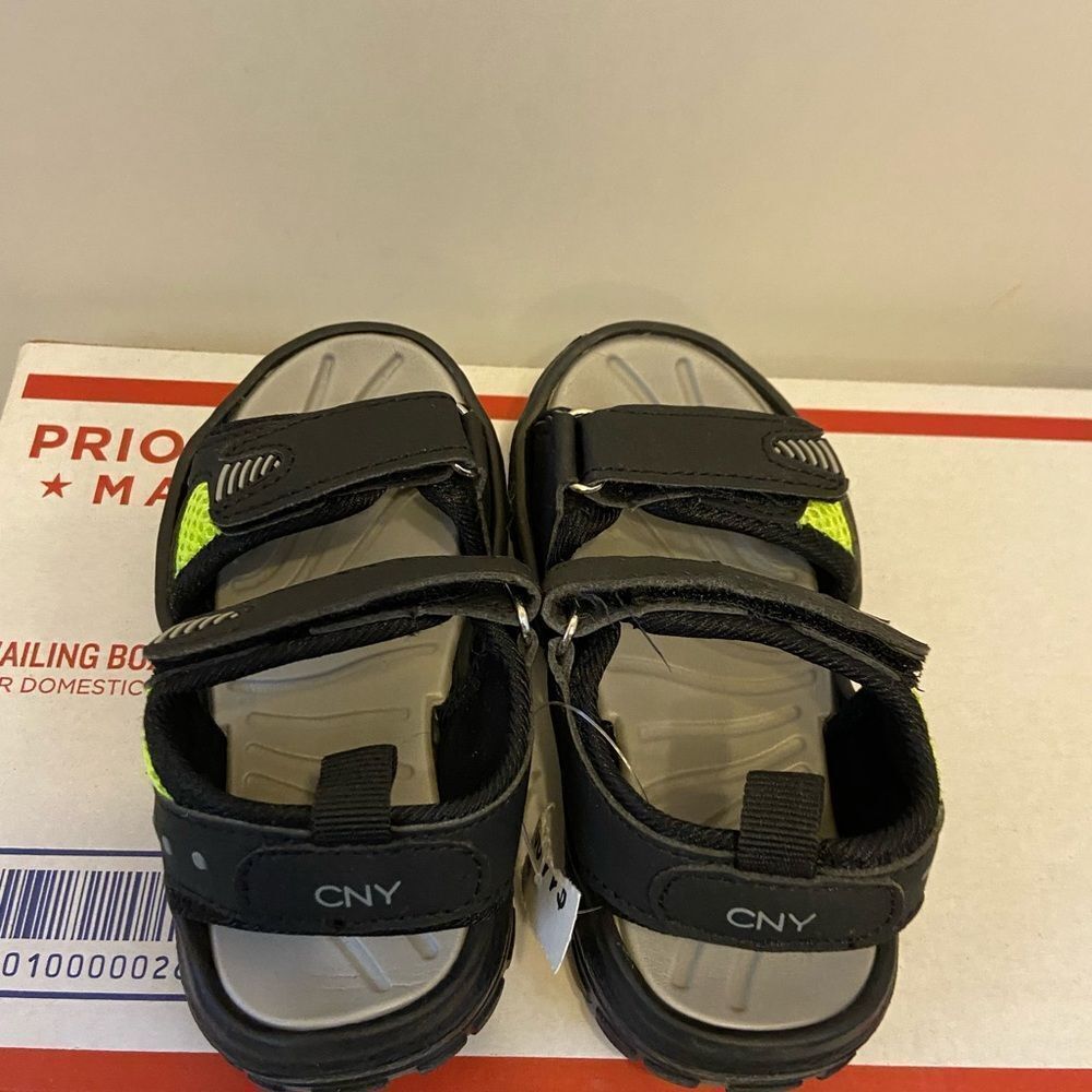 Cny size 8‎ toddler sandals new black green